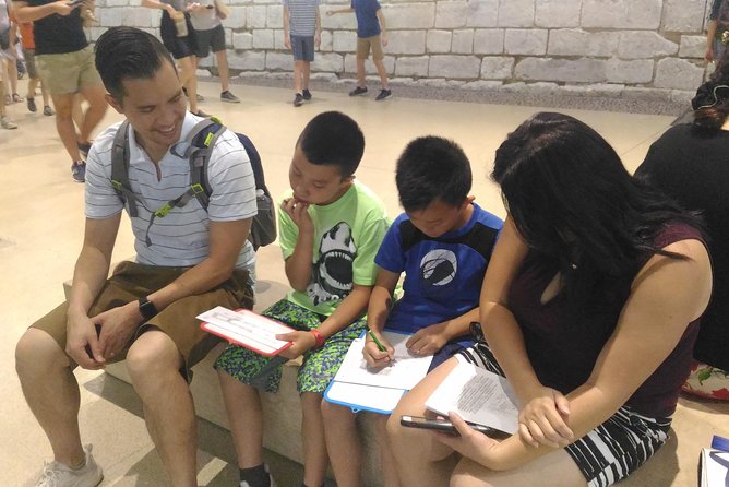 1h30 - Louvre Highlights optional 'families with kids' - Eng/Esp - Seeing the Mona Lisa without losing the plot