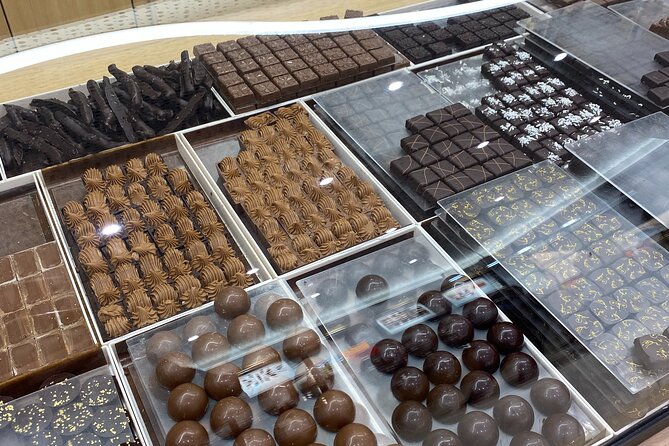 2-Hour Foodie Tour with 10 Tastings in Aix-en-Provence - Aix sweets first, savory food later