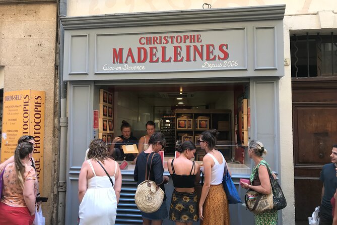 2-Hour Foodie Tour with 10 Tastings in Aix-en-Provence - Edouard and the personal side of the walk