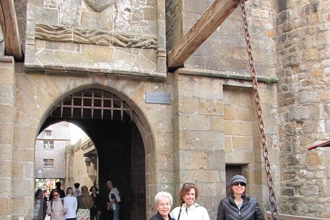 2-Hour Guided Walking tour of the Mont Saint Michel - English, French, and the real length of the tour