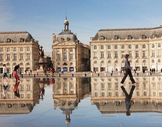 2-Hour Walking Tour of the City’s Iconic Sights and History - Key points to know before booking