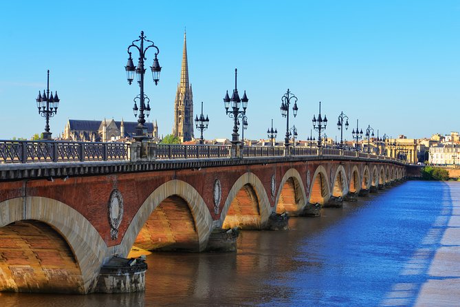 2-Hour Walking Tour of the City’s Iconic Sights and History - Place du Parlement and the old city streets