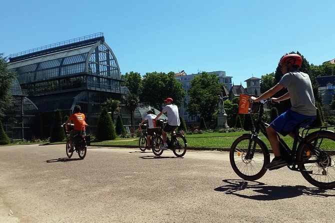 4h Complete Lyon Experience: E-Bike, Food Tasting & Old Town Walk - Place des Terreaux and the city’s grand facades