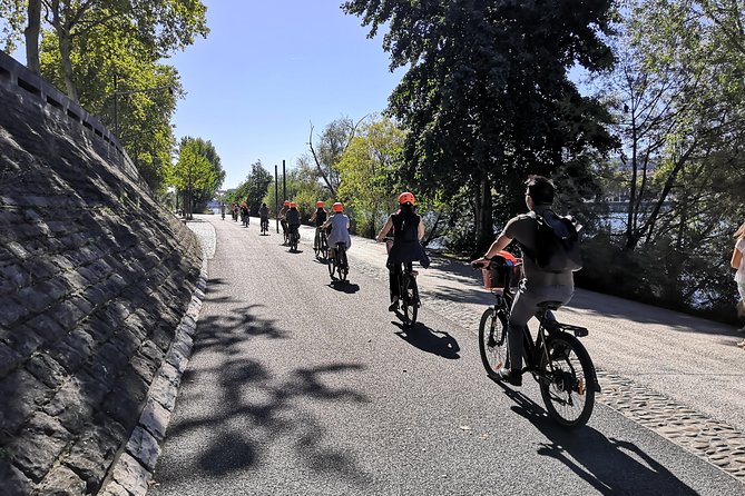 4h Complete Lyon Experience: E-Bike, Food Tasting & Old Town Walk - The Fresque des Lyonnais