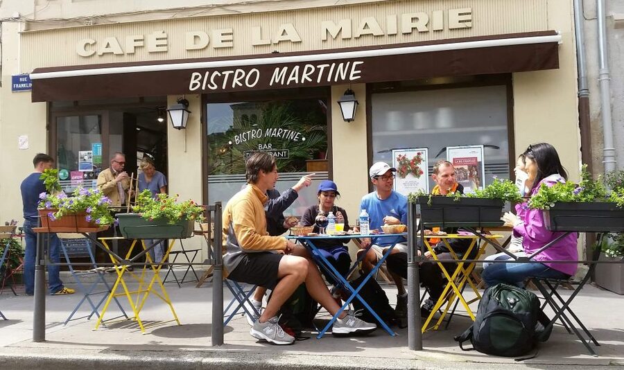 4h Complete Lyon Experience - E-Bike, Tasting & Walk - A local food stop with wine