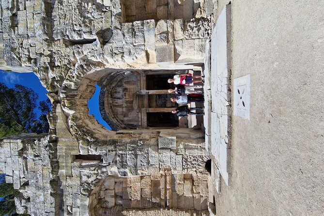 A Private Guided Historical and Cultural Tour in Nîmes - A private format with room for questions