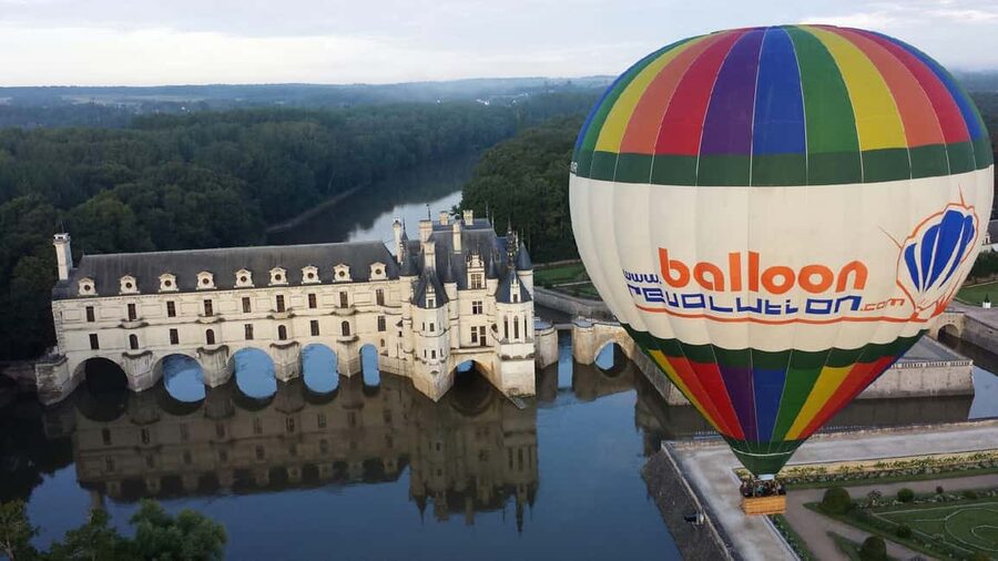 Amboise Hot-Air Balloon Sunset Ride over the Loire Valley - Before takeoff at the Île d’Or meeting point
