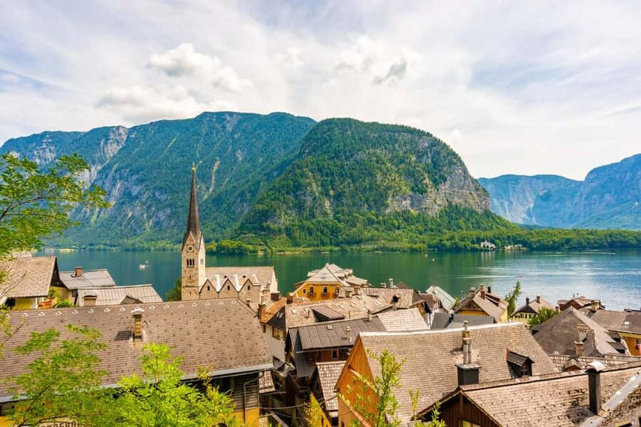 Annecy: Express Walk with a Local in 60 minutes - Cathédrale Saint-Pierre and Annecy’s historic center