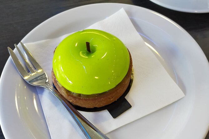 Annecy Food Tour – A Full French Meal Experience by Do Eat Better - What the guide adds beyond the food