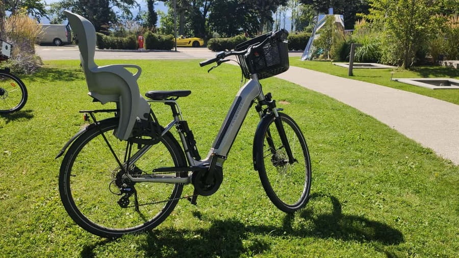 Annecy-le-Vieux, France: Electric and Classic Bike Rentals - Why a bike is one of the best ways to see Lake Annecy