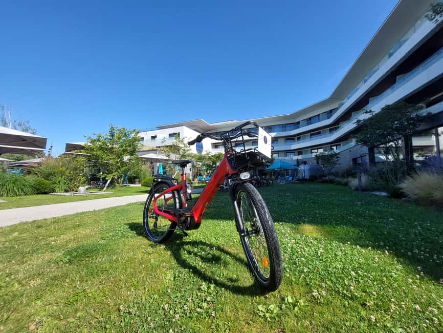 Annecy-le-Vieux, France: Electric and Classic Bike Rentals - Choosing between an electric bike and a muscle bike