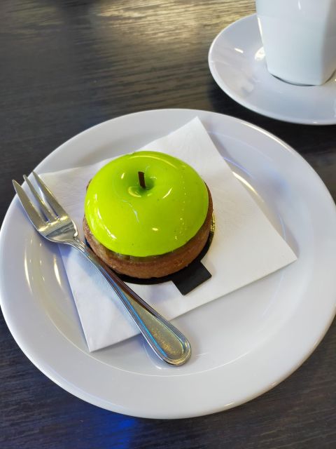 Annecy: Traditional Food Group Walking Tour - Quai de l’Île and the first tastes