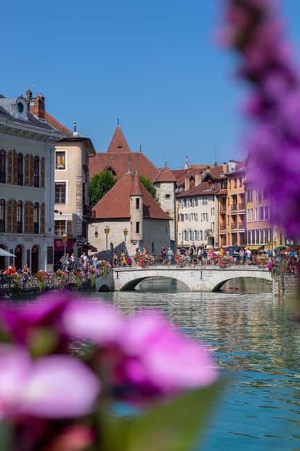 Annecy: Traditional Food Group Walking Tour - Rue Jean-Jacques Rousseau and the tartiflette stop