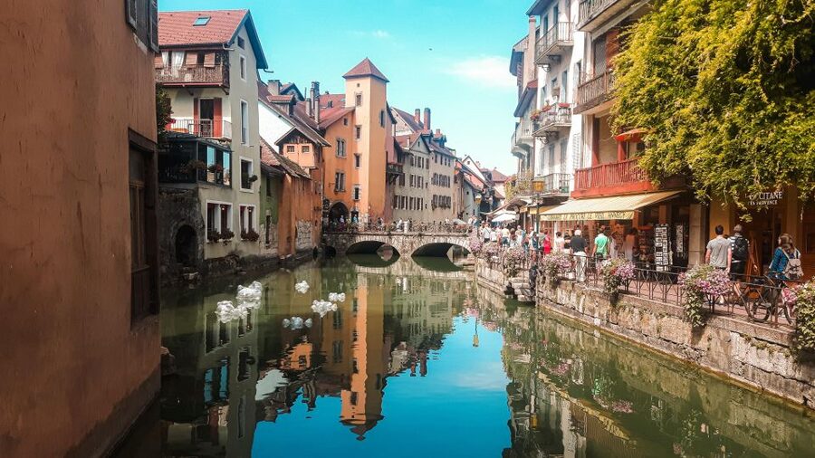 Annecy: Traditional Food Group Walking Tour - Starting at Pont des Amours