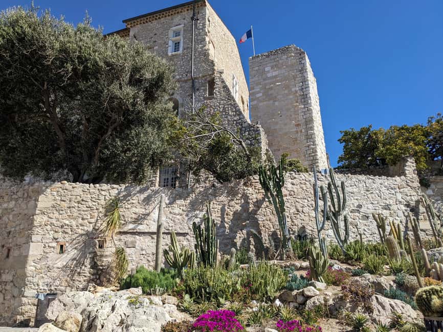 Antibes: 2 hour walking tour in the old town - Starting beside Port Vauban