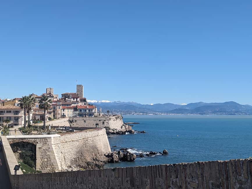 Antibes: 2 hour walking tour in the old town - Urban art and Antibes craft workshops