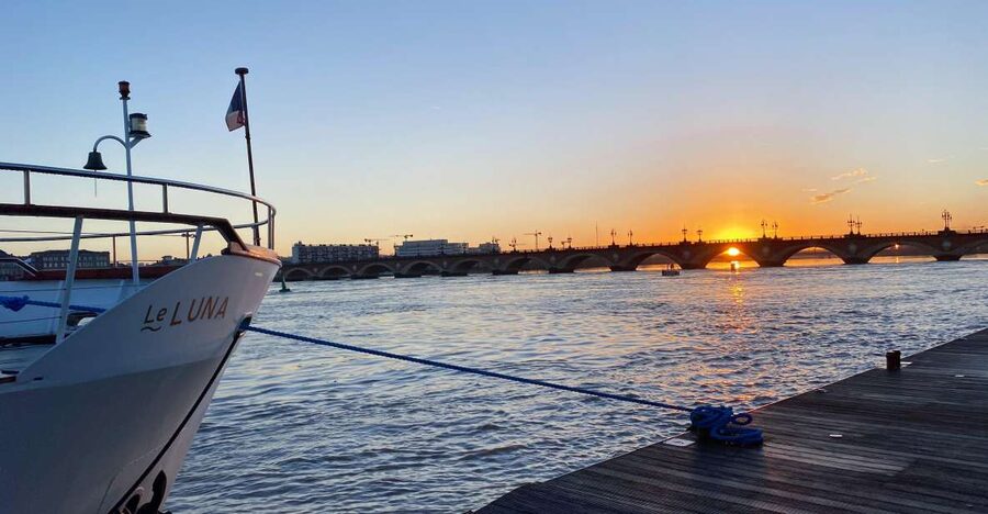 Aperitive guided cruise « Wine and Canelé » - Bordeaux from the Garonne, not just from the pavement