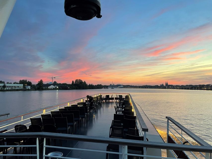 Aperitive guided cruise « Wine and Canelé » - The return trip: music, wine, and one canelé