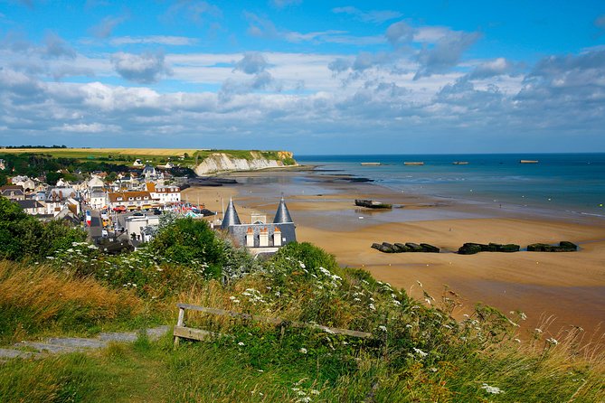 Arromanches 360 Circular Cinema Entrance Ticket - The archive footage comes from five sides of the story