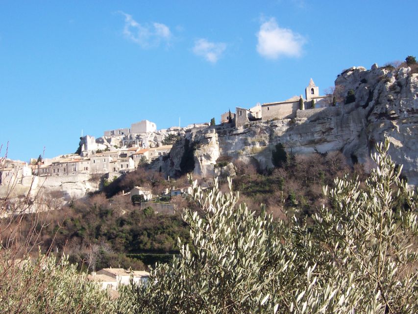 Avignon: Pont du Gard, Saint Remy and Les Baux Half-Day Tour - The Pont du Gard and its Roman scale