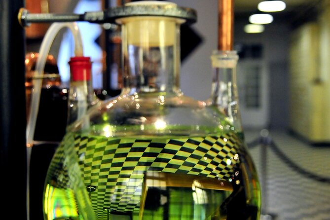 Bar des fragrances Grasse - Making perfume at Molinard’s Bar des Fragrances
