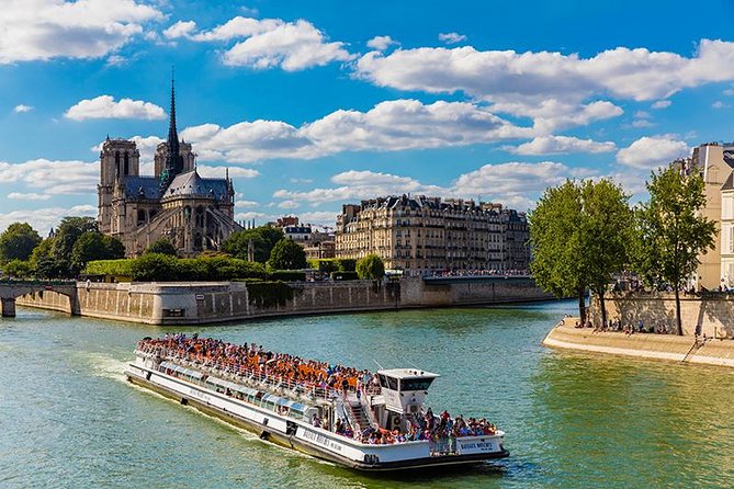 Bateaux Mouches Sightseeing Cruise on the Seine River in Paris - Why the Seine is a smart first look at Paris