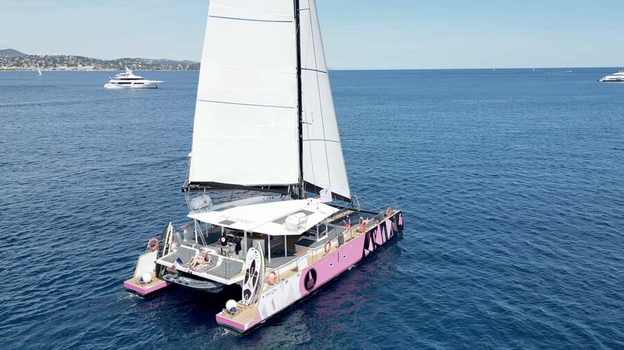 Bay of Quiberon or Morbihan gulf: Evening 2 hours navigation - The price and what you get for $53