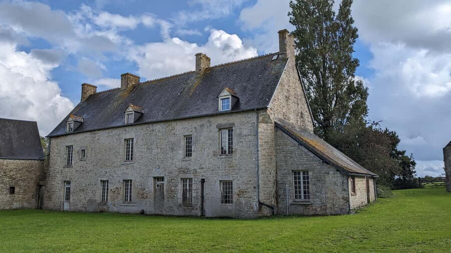 Bayeux: Band Of Brothers Full-Day Tour - Brecourt Manor and the gun battery attack