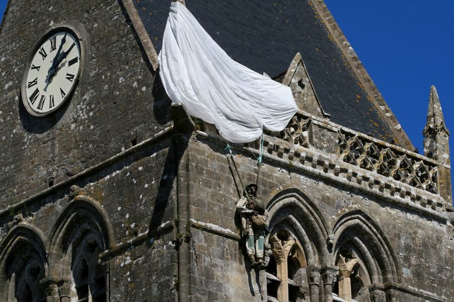 Bayeux: Band Of Brothers Full-Day Tour - Why the small van makes a difference