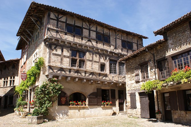 Beaujolais & Perouges Medieval Town (9:00 am to 5:15 pm - Small Group Tour Lyon - A regional lunch in a Beaujolais village