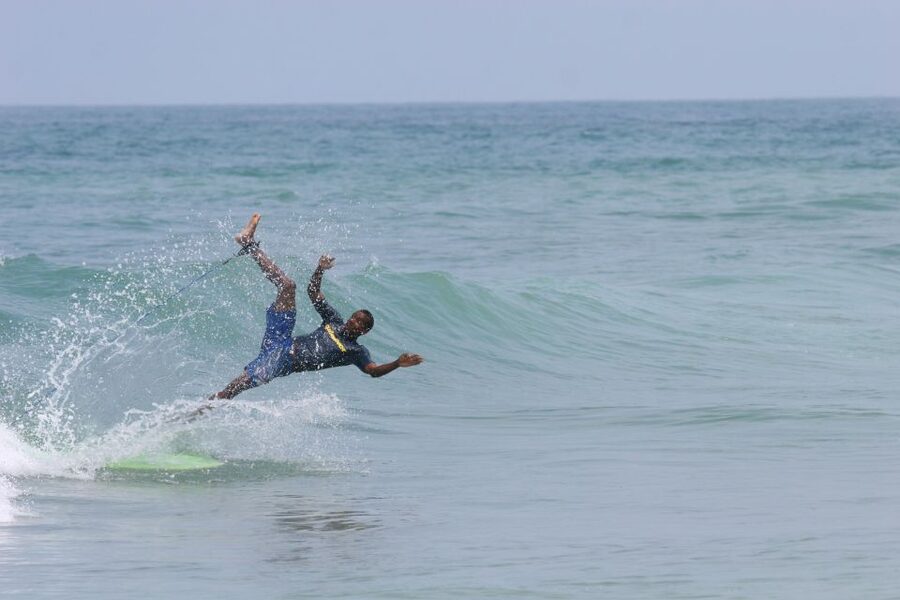 Biarritz : Cours de surf sur la côte Basque. - Scheduling around the Atlantic tide