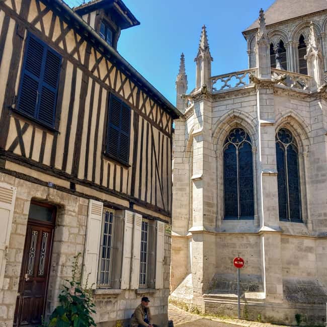 Bike tour from Vernon to Giverny with local guide - Vernon’s medieval center and wartime traces