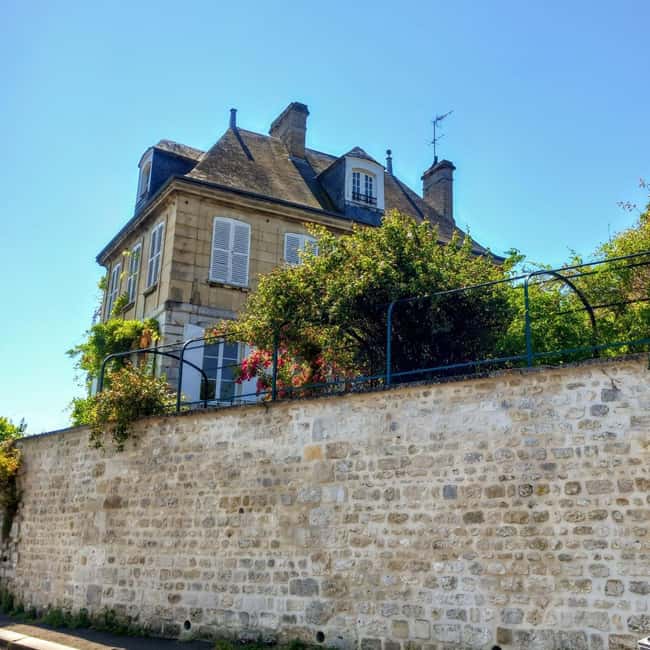 Bike tour from Vernon to Giverny with local guide - Arriving in Giverny and finding Monet’s entrance