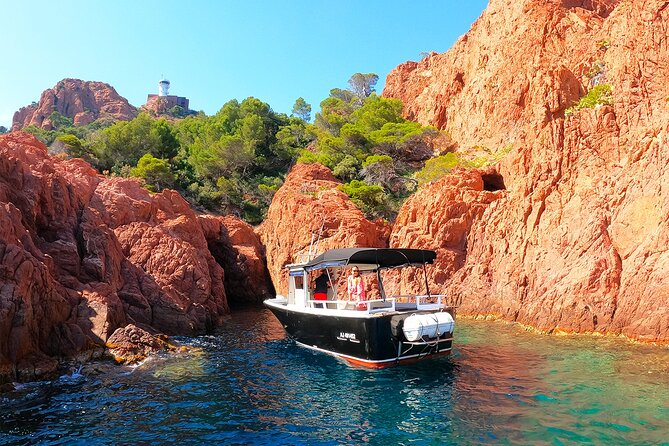 Boat tour from Fréjus - Calanques Estérel - 2h30 - Leaving Port Fréjus for the Lion islands