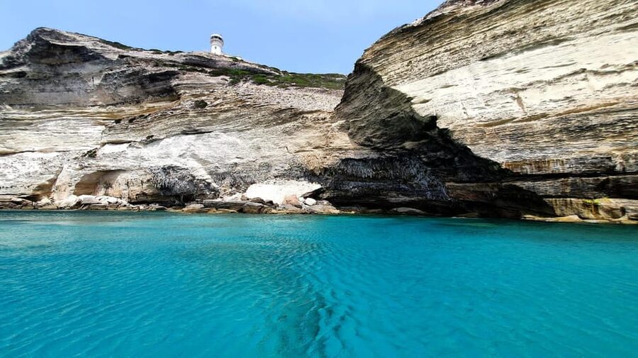 Bonifacio: Lavezzi Islands and Caves Guided Tour - Seeing Bonifacio from below the cliffs