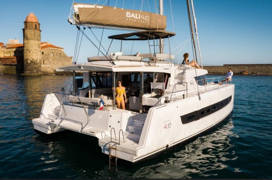 Bonifacio: sunset catamaran trip and aperitif - What the catamaran feels like onboard