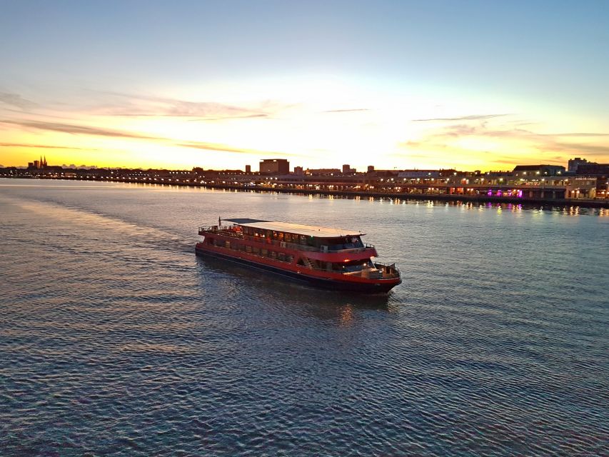 Bordeaux: 2-Hour River Dinner Cruise - Service and the pace of the evening