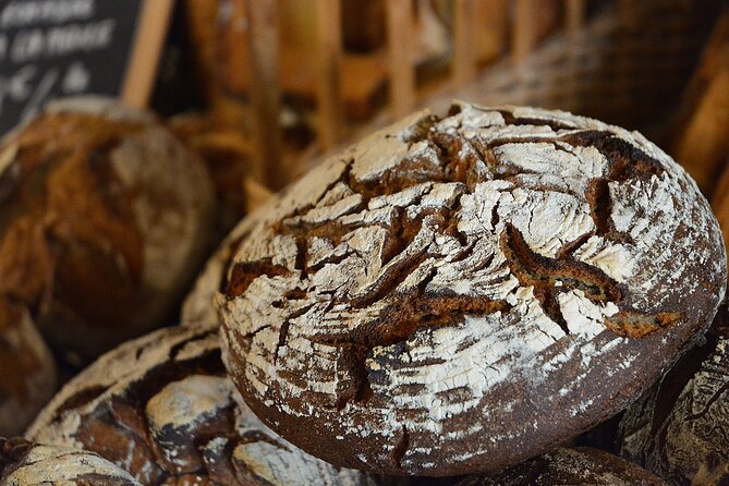 Bordeaux' Best Boulangeries & History Tour - Porte Cailhau and the old gateway