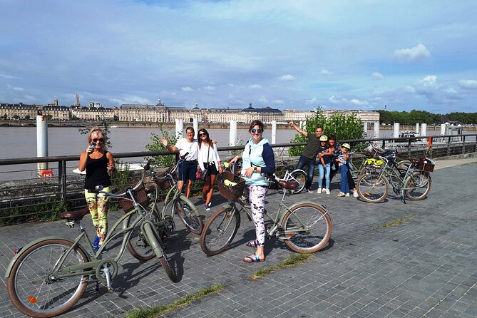 Bordeaux bike tour "The Best of Bordeaux" - Chartrons, old cellars, and the Public Garden