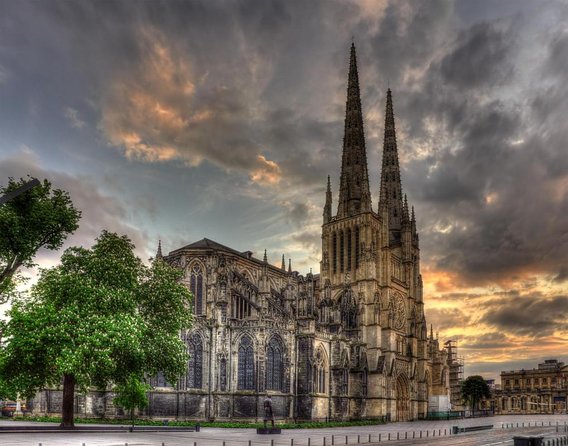 "Bordeaux by bicycle: a 3-hour tour immersive experience" - Key points at a glance