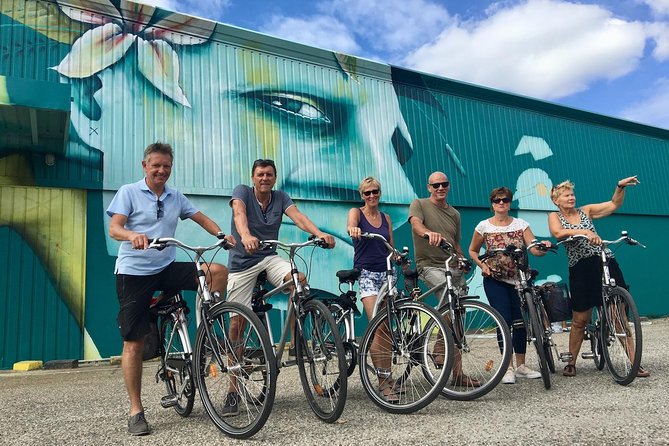 "Bordeaux by bicycle: a 3-hour tour immersive experience" - Starting at Jardin Public