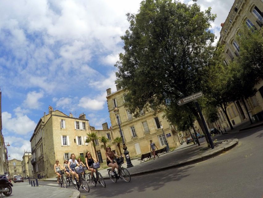Bordeaux: Essentials 3-Hour Bike Ride - Jardin Public and Palais Gallien