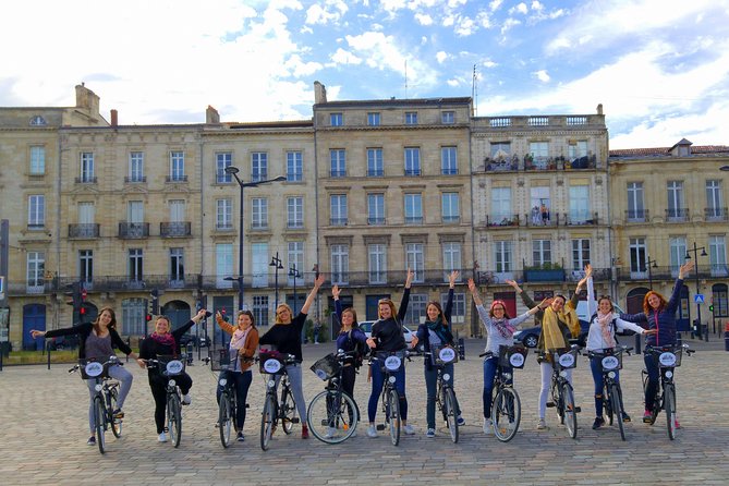 Bordeaux Essentials Sightseeing Bike Tour with a Local Guide - Saint André Cathedral and Bordeaux’s central story