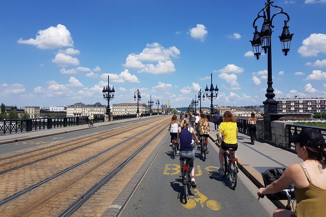 Bordeaux Essentials Sightseeing Bike Tour with a Local Guide - Grosse Cloche, a brief stop with strong character