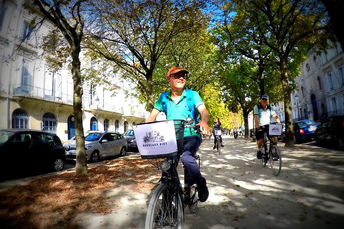Bordeaux Essentials Sightseeing Bike Tour with a Local Guide - The guides make the difference