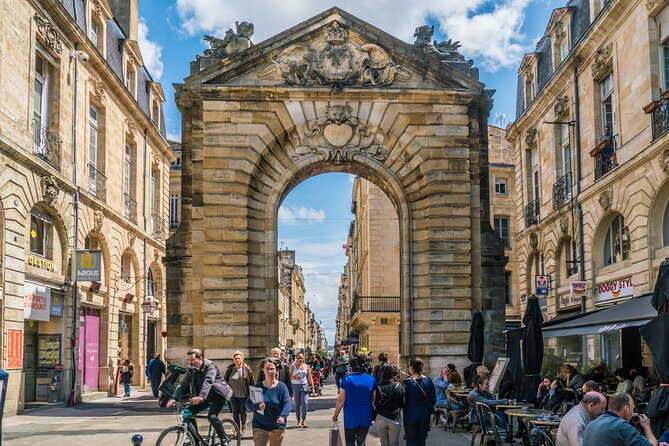 Bordeaux Food Tour – A Full French Meal by Do Eat Better - Saint-Pierre streets: cannelé and Dunes Blanches