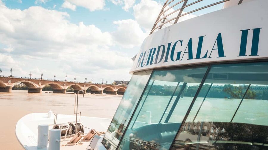 Bordeaux: Guided Wine and Canelé Discovery Cruise - Small details that make the ride easier