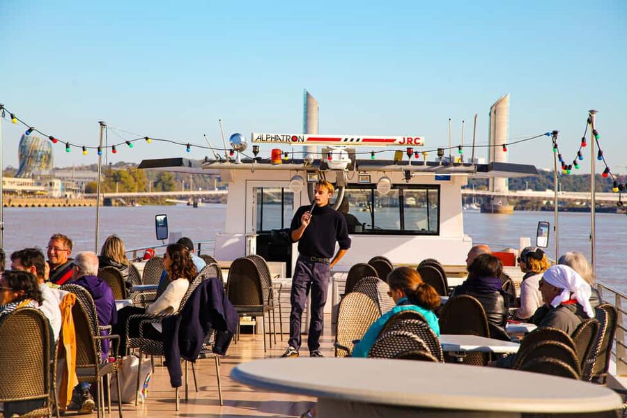 Bordeaux: Guided Wine and Canelé Discovery Cruise - What happens during the wine and canelé service