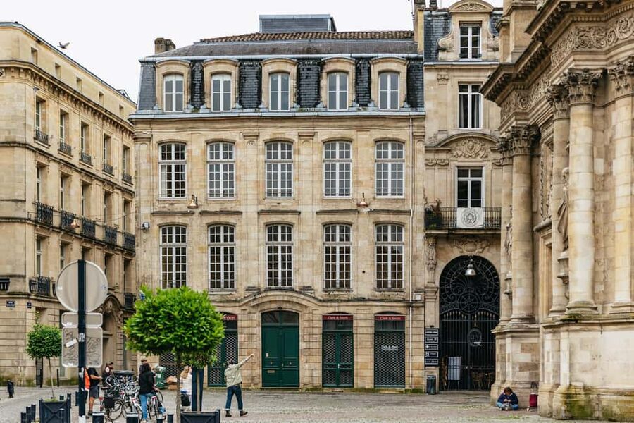 Bordeaux: Historic Center & Chartrons District Bike Tour - Why a bicycle works so well in Bordeaux