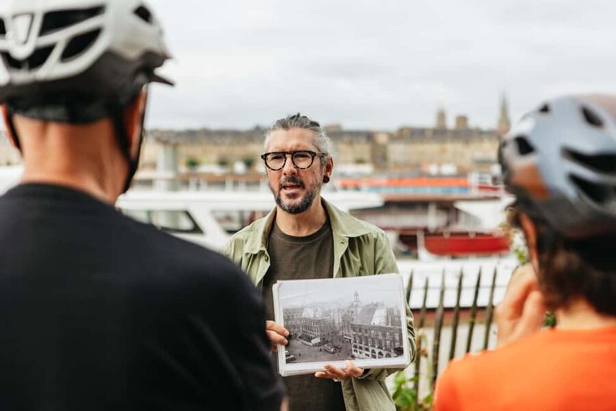 Bordeaux: Historic Center & Chartrons District Bike Tour - Courts, bells, and the old city core